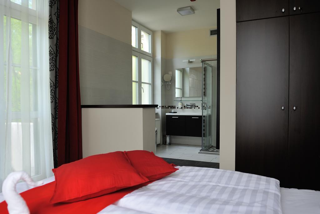 Corner Hotel & Kavehaz Dunaújváros 객실 사진