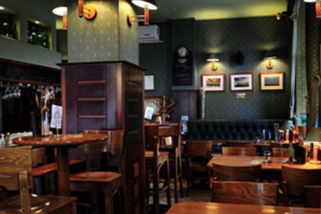 Corner Hotel & Kavehaz Dunaújváros 외부 사진