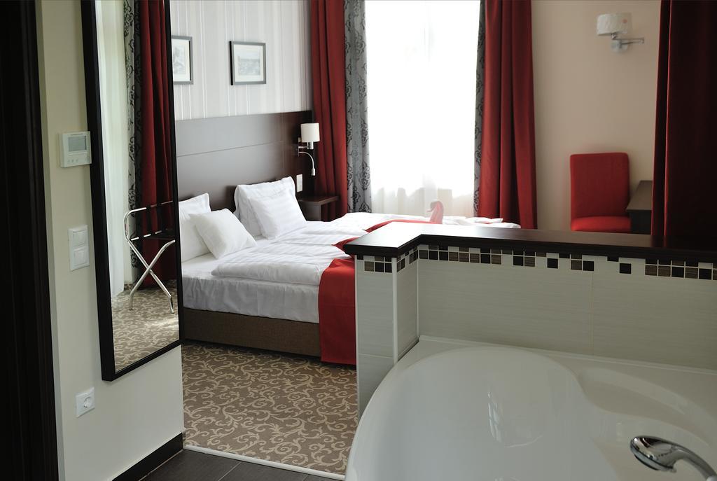 Corner Hotel & Kavehaz Dunaújváros 객실 사진